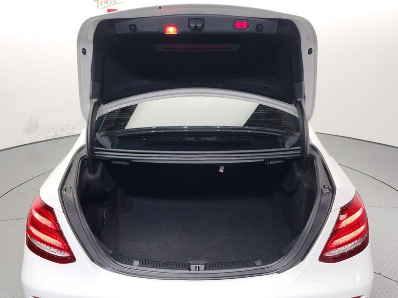 2017 Mercedes-Benz E-Class E300 4MATIC Exclusive photo 20