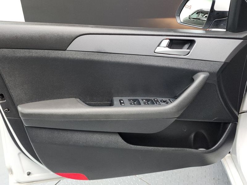 2016 Hyundai Sonata LPI Modern photo 24