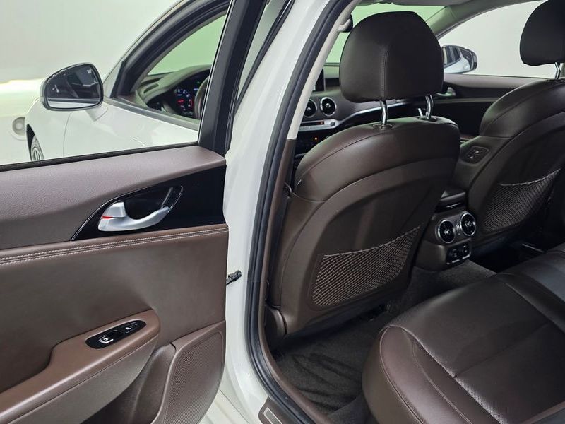 2018 Kia 스팅어 2.0 Turbo 2WD Platinum photo 17