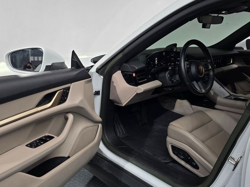 2023 Porsche Taycan Base photo 10