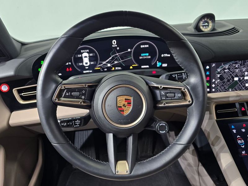 2023 Porsche Taycan Base photo 12