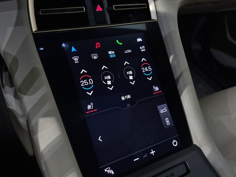 2023 Porsche Taycan Base photo 17