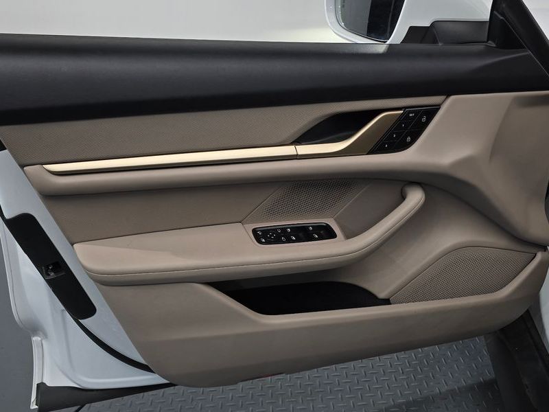2023 Porsche Taycan Base photo 24