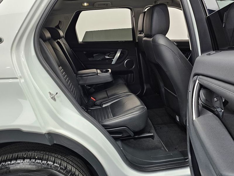 2022 Land Rover Discovery Sport P250 SE photo 11