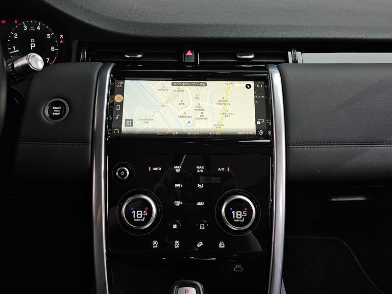 2022 Land Rover Discovery Sport P250 SE photo 12