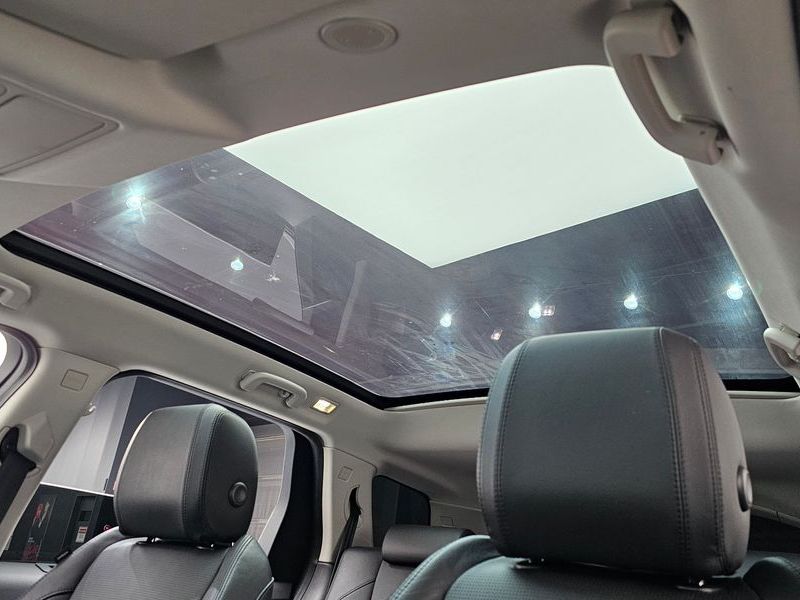 2022 Land Rover Discovery Sport P250 SE photo 15