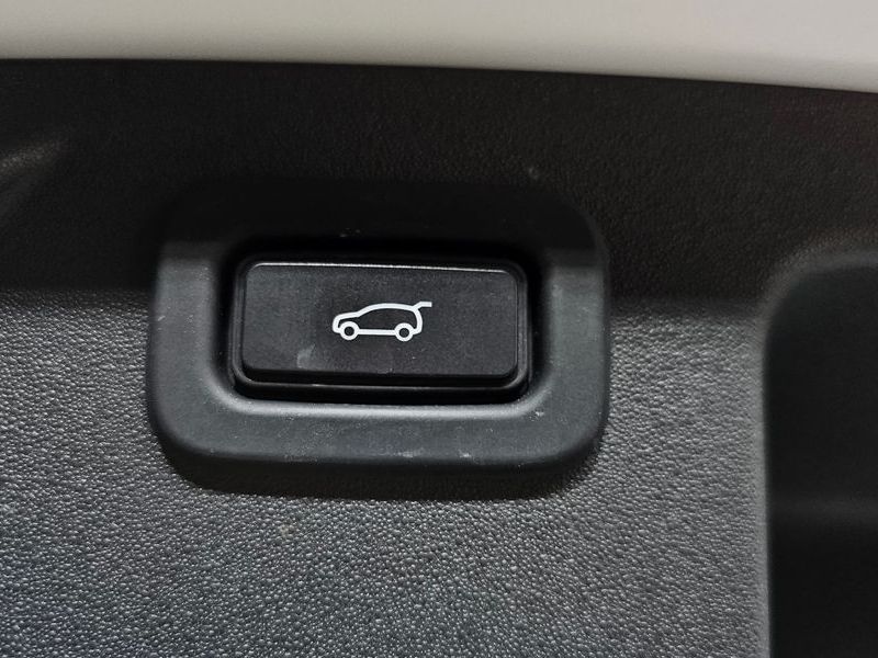 2022 Land Rover Discovery Sport P250 SE photo 16