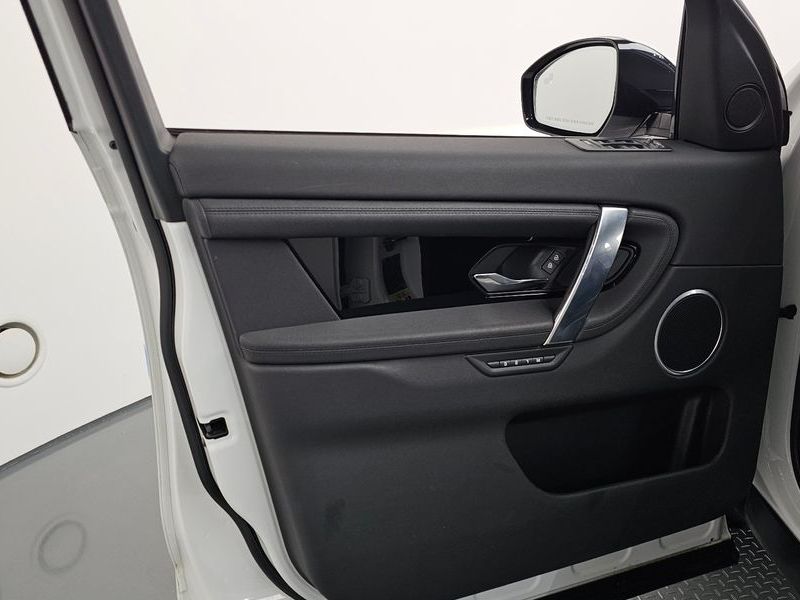 2022 Land Rover Discovery Sport P250 SE photo 24