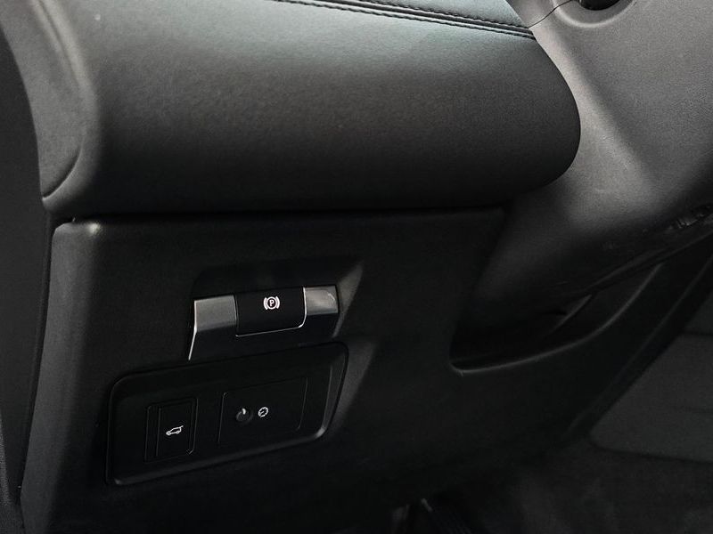 2022 Land Rover Discovery Sport P250 SE photo 27
