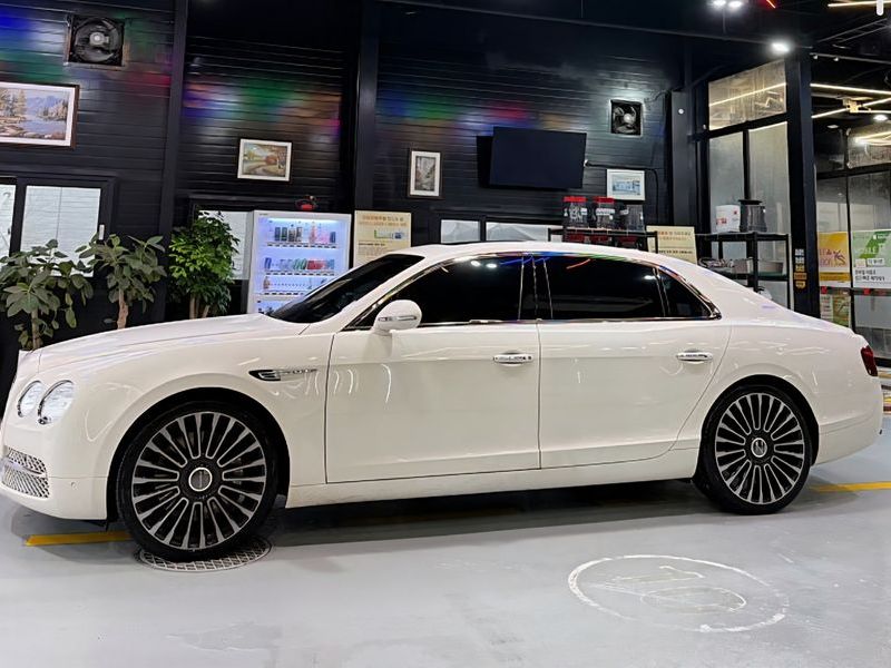 2016 Bentley Flying Spur 4.0 photo 16