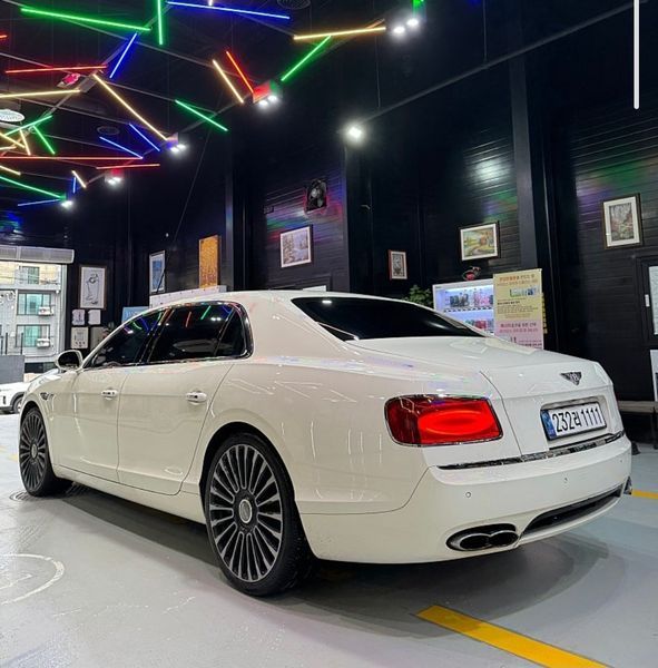 2016 Bentley Flying Spur 4.0 photo 17
