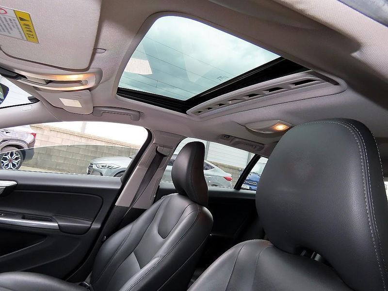2016 Volvo V60 D3 1st photo 16