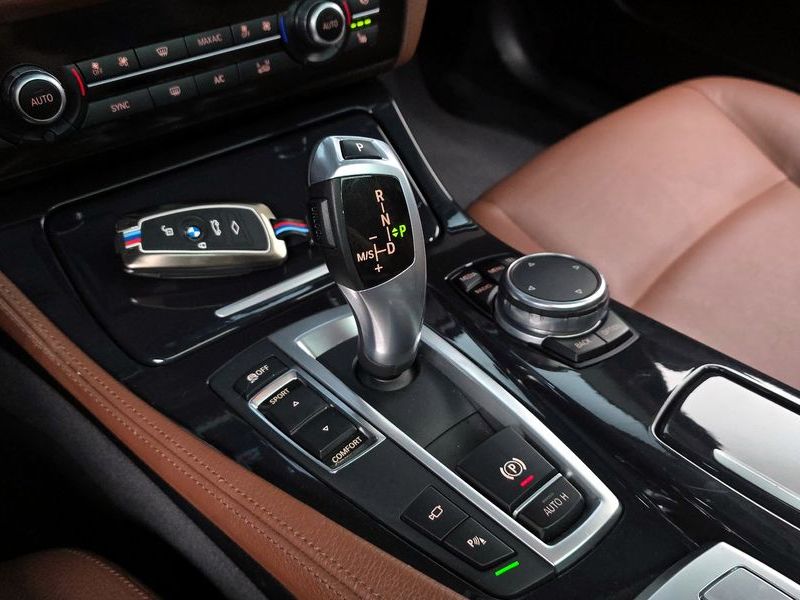 2016 BMW 5 Series 520d M Aero Dynamic photo 9