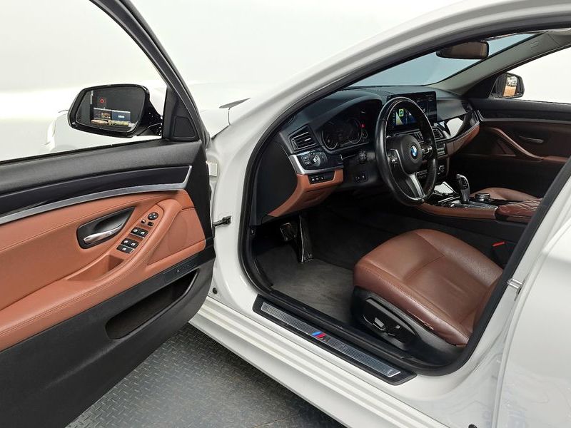 2016 BMW 5 Series 520d M Aero Dynamic photo 10