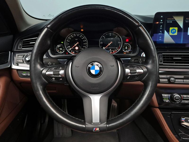 2016 BMW 5 Series 520d M Aero Dynamic photo 13