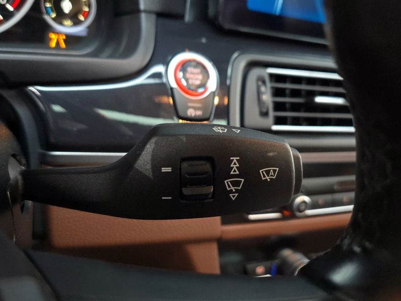 2016 BMW 5 Series 520d M Aero Dynamic photo 30