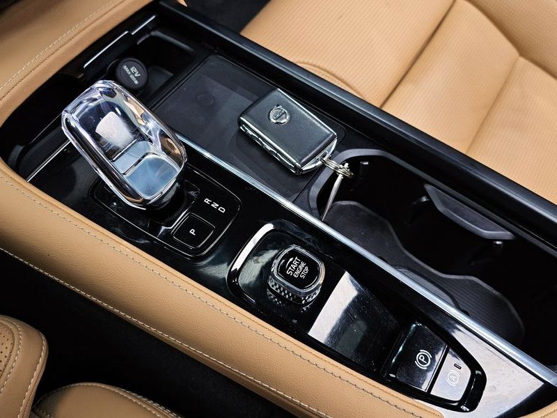 2023 Volvo S90 B6 AWD Ultimate Bright photo 9