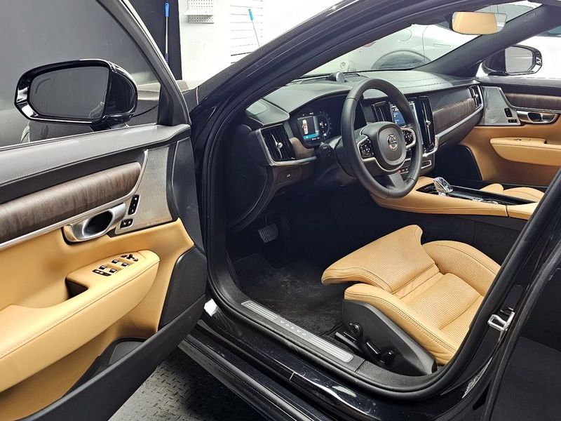 2023 Volvo S90 B6 AWD Ultimate Bright photo 10