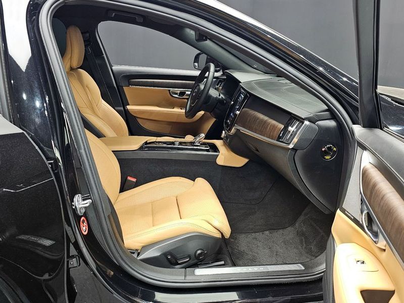 2023 Volvo S90 B6 AWD Ultimate Bright photo 11