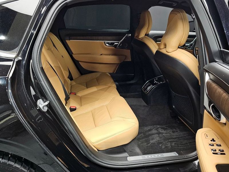 2023 Volvo S90 B6 AWD Ultimate Bright photo 12