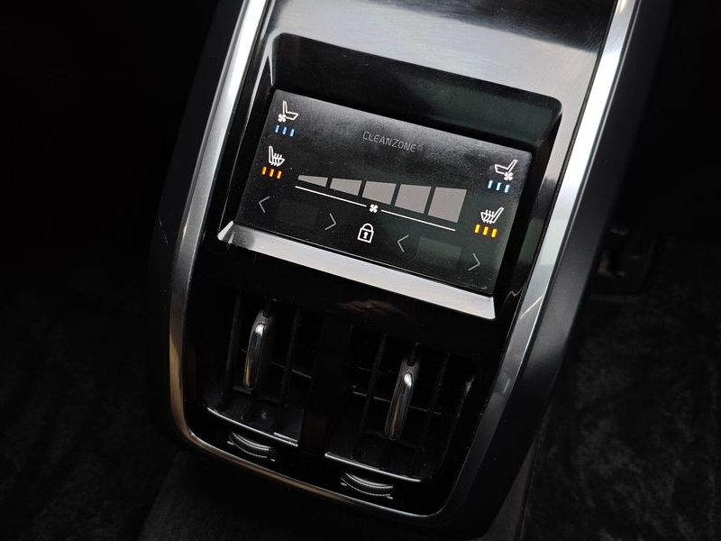 2023 Volvo S90 B6 AWD Ultimate Bright photo 18