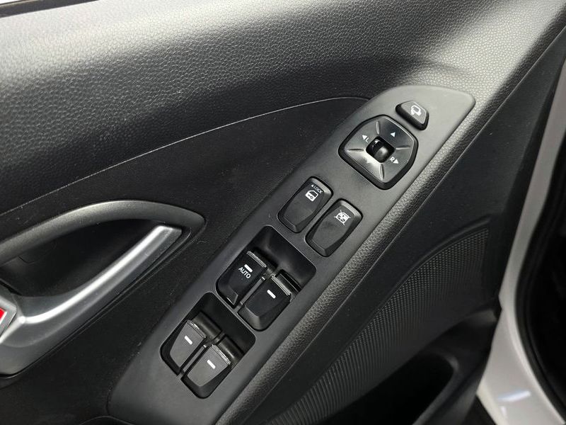 2015 Hyundai Tucson Diesel(e-VGT) 2WD Smart photo 18