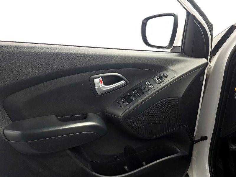 2015 Hyundai Tucson Diesel(e-VGT) 2WD Smart photo 24