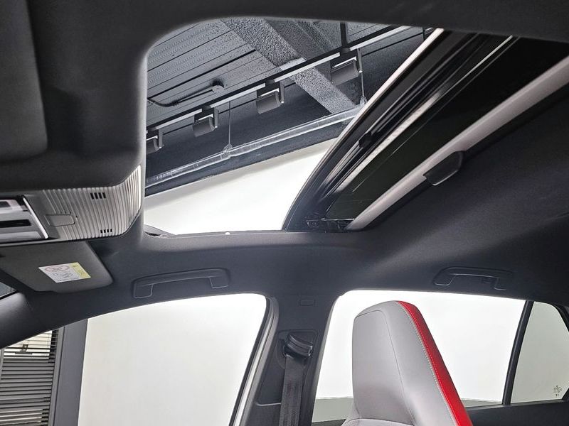2024 Volkswagen Golf 2.0 GTI photo 19