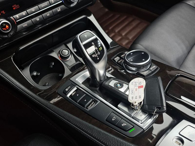 2014 BMW 5 Series 528i photo 9