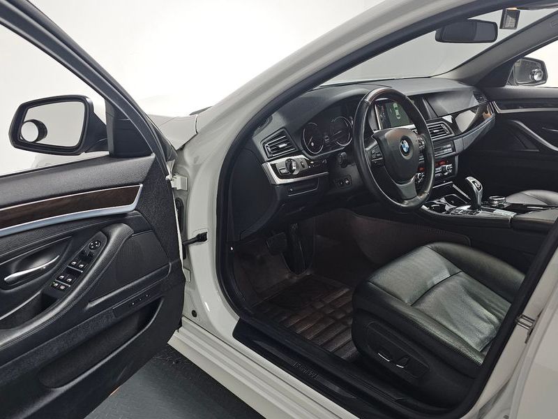 2014 BMW 5 Series 528i photo 10