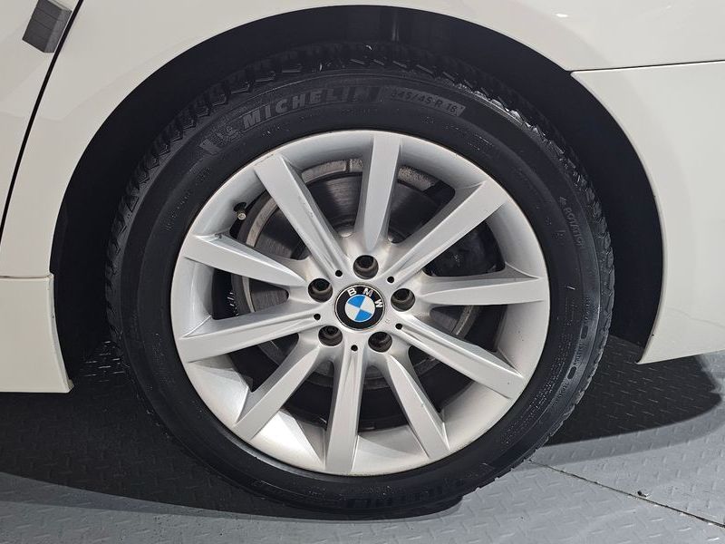 2014 BMW 5 Series 528i photo 21