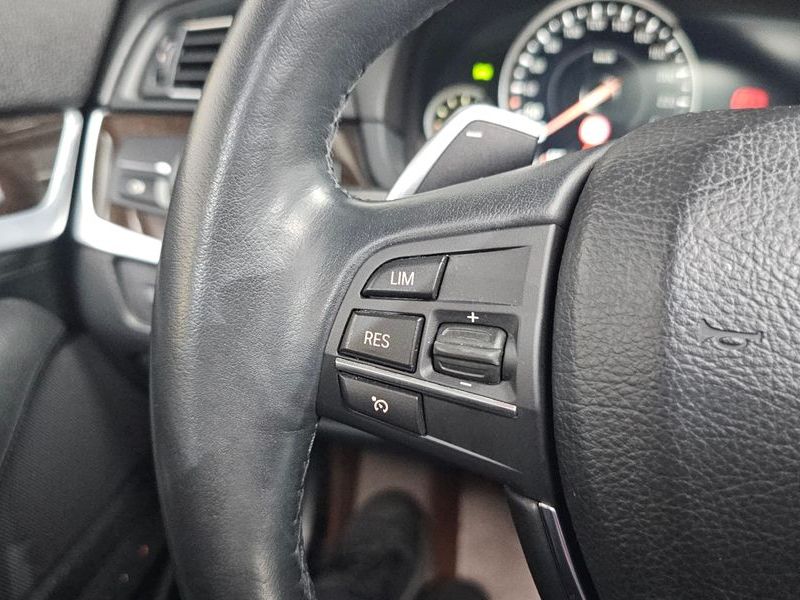 2014 BMW 5 Series 528i photo 29