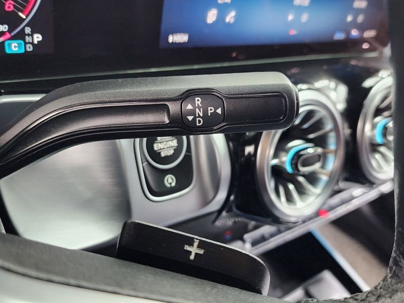 2024 Mercedes-Benz GLB GLB200 d photo 9