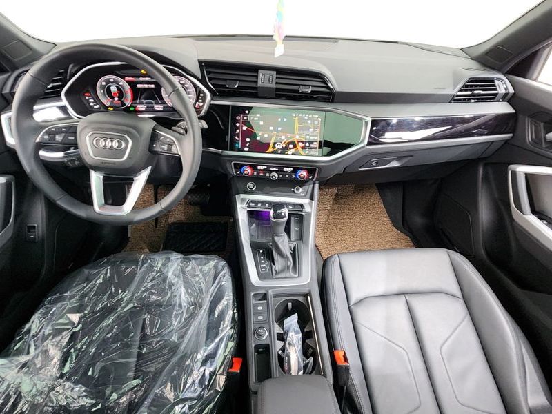 2025 Audi Q3 35 TDI Premium photo 7