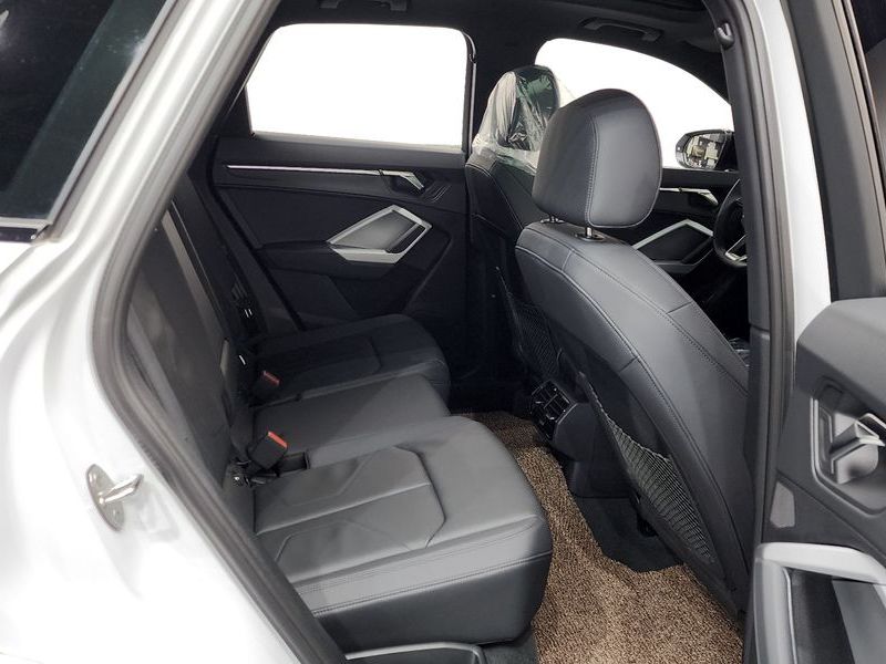 2025 Audi Q3 35 TDI Premium photo 12