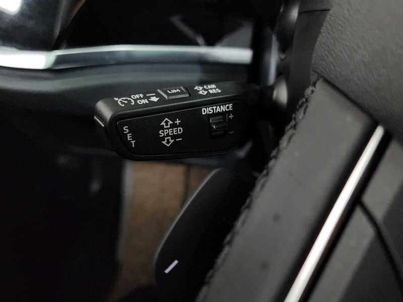 2025 Audi Q3 35 TDI Premium photo 17