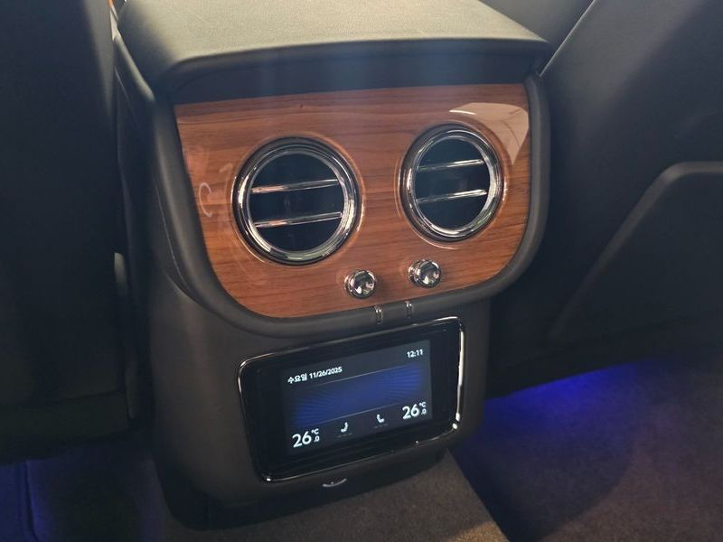 2025 Bentley Bentayga 4.0 V8 Base photo 7