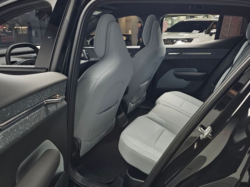 2025 Volvo EX30 Ultra photo 11