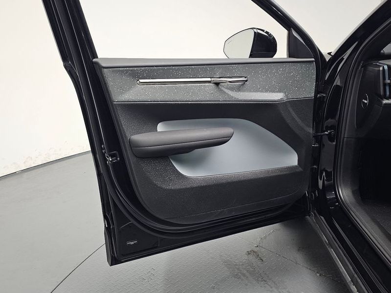 2025 Volvo EX30 Ultra photo 24