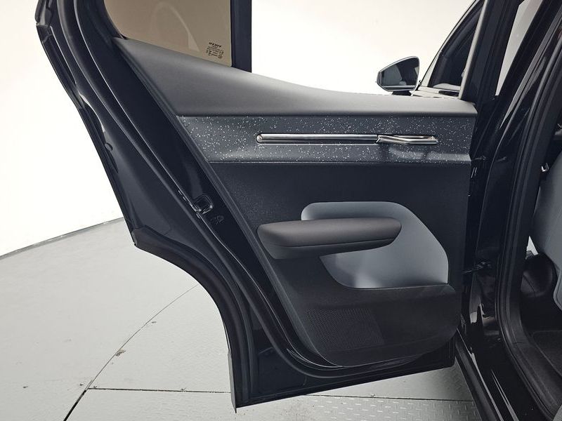 2025 Volvo EX30 Ultra photo 25