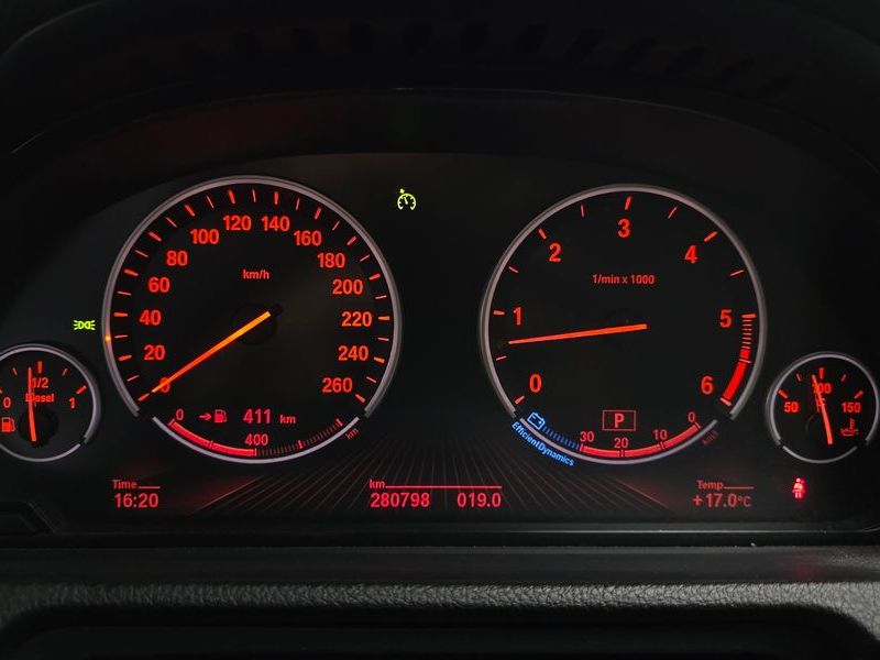 2013 BMW 5 Series GT 30d photo 8