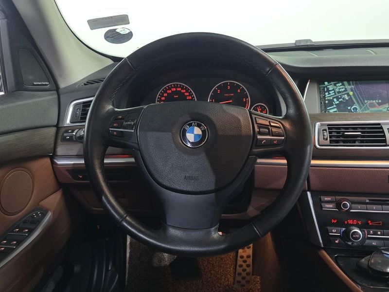 2013 BMW 5 Series GT 30d photo 12