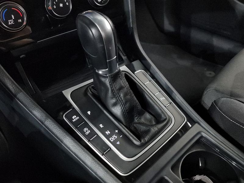 2013 Volkswagen Golf 1.6 TDI photo 9