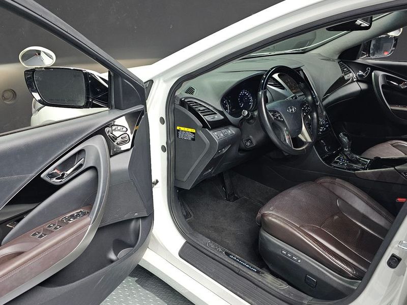 2012 Hyundai Grandeur HG330 Celebrity photo 11