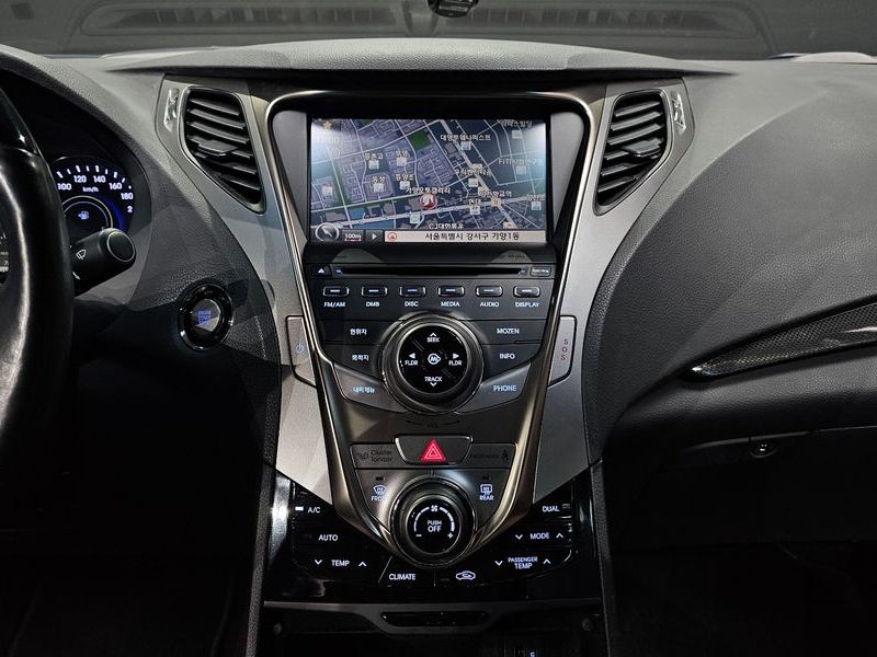 2012 Hyundai Grandeur HG330 Celebrity photo 14