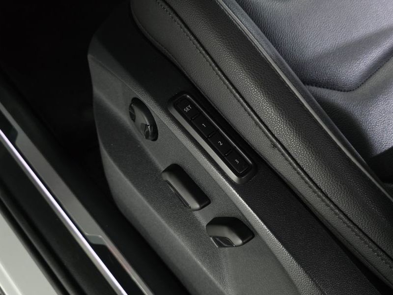 2020 Volkswagen Tiguan 2.0 TDI Premium photo 17