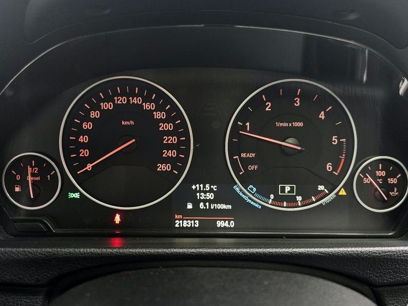 2013 BMW 3 Series 320d photo 8