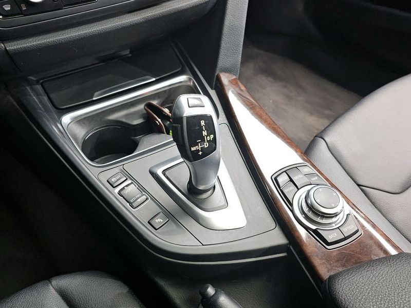 2013 BMW 3 Series 320d photo 9