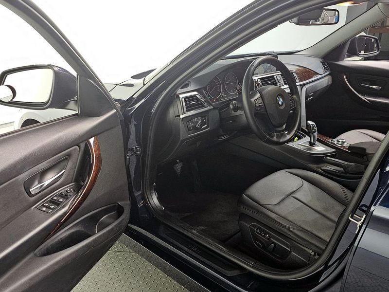 2013 BMW 3 Series 320d photo 11