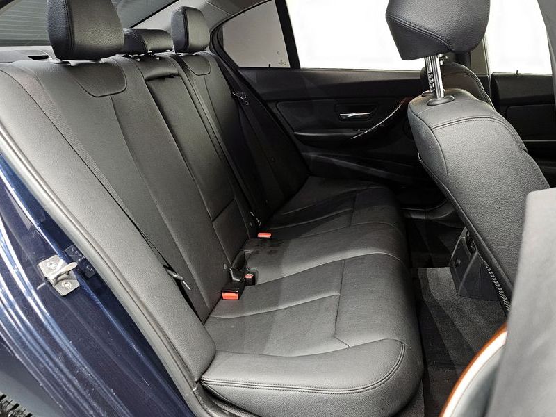 2013 BMW 3 Series 320d photo 12